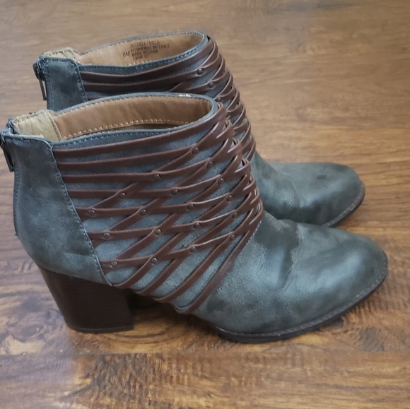Eurosoft by SOFFT Sola Ankle Booties Size 8M Gray Brown 3" Block Heel Studs Zip - Picture 1 of 15
